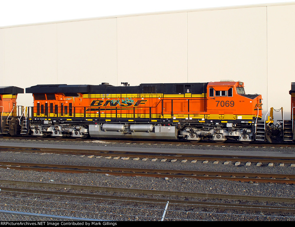 BNSF 7069